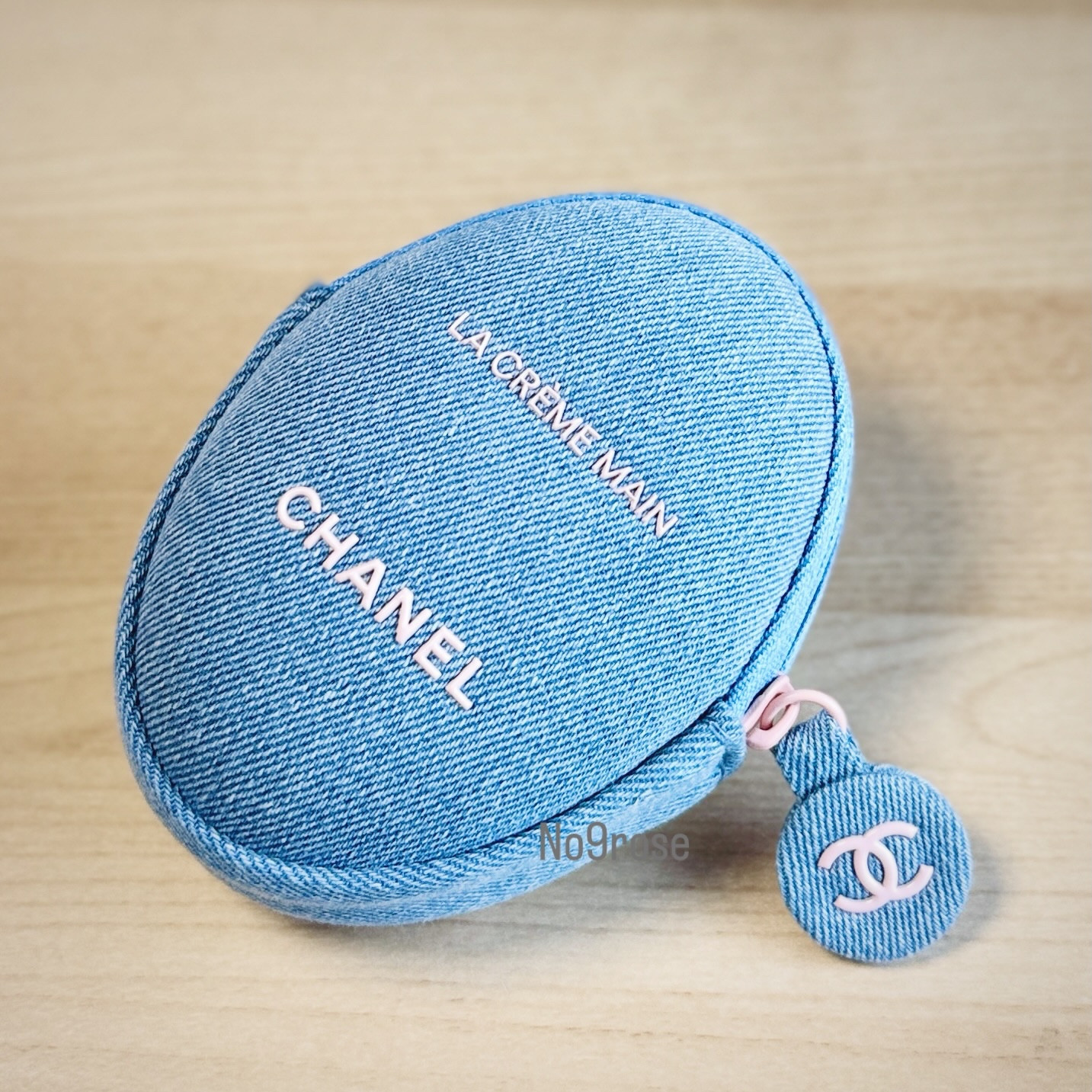 New from Chanel.

Denim, blush accents, and a beauty essential reimagined.

Sometimes it’s the little things. 🩵

#ChanelBeauty
#ChanelCollectors
#LuxuryBeauty
#BeautyCollectors
#NewInBeauty