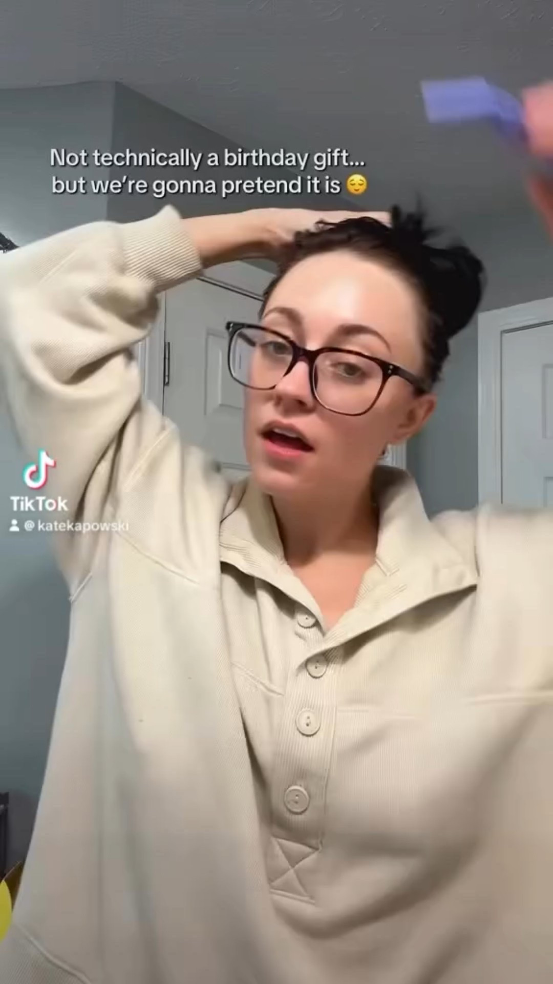 POV: It’s my birthday month so l’m pretending every PR package is a gift 🎁🫶🏻 Shoutout to @vtcosmetics_global for sending over this glow-in-a-box
(Okay it’s not technically for my birthday but we’re gonna manifest more birthday PR anyway🤫)
#31DaysofSelfLove #prunboxing #vtcosmetics
#kbeautyglow #backtoschoolshopping