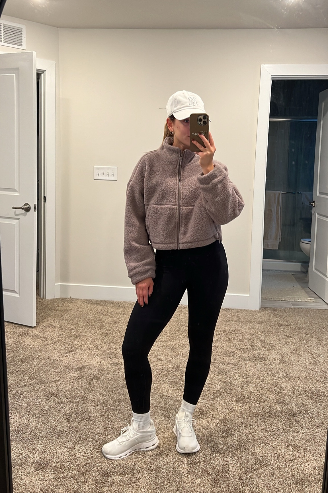 Gym outfit of the day 🫶🏼 Gymshark workout set, gymshark outfit, sherpa jacket, cropped fleece jacket, fleece jacket, athleisure outfit, workout outfit, aesthetic workout set, aesthetic gym outfit, gym outfit