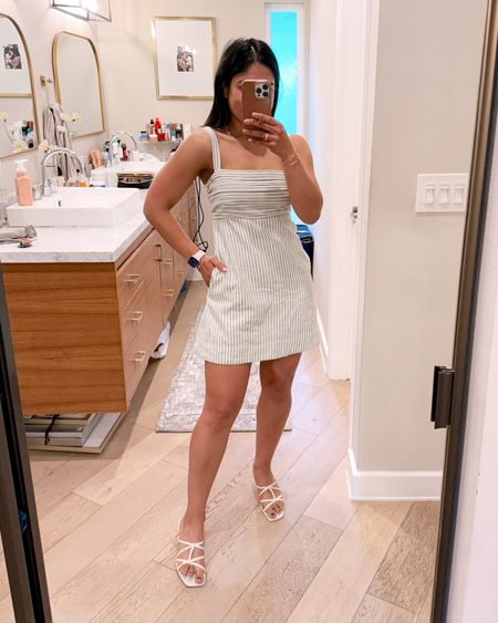 This linen mini dress is so cute! Comes in other colors! Wearing a size small! Use code AFTIA for 20% off!


#LTKfindsunder100 #LTKstyletip #LTKSeasonal