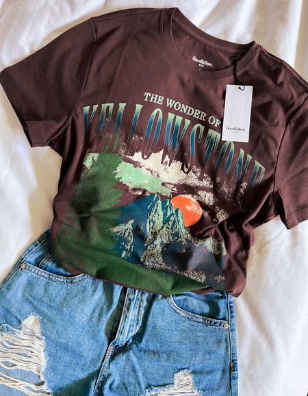Target find! vintage looking national park Target tee shirt, and it’s so affordable! 

Vintage, Target find, Target style, Target, summer at target, mom style, Yellowstone 