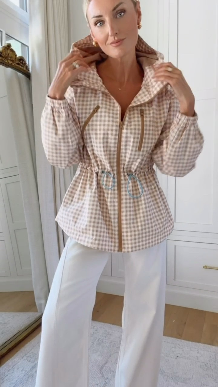 How cute is this gingham jacket?! I love the cinched in waist, and the pop of blue! This is really cute! Wearing S/25!

Loverly Grey, Amazon, gingham jacket, white jeans, fall outfit, fall jacket

#LTKSeasonal
