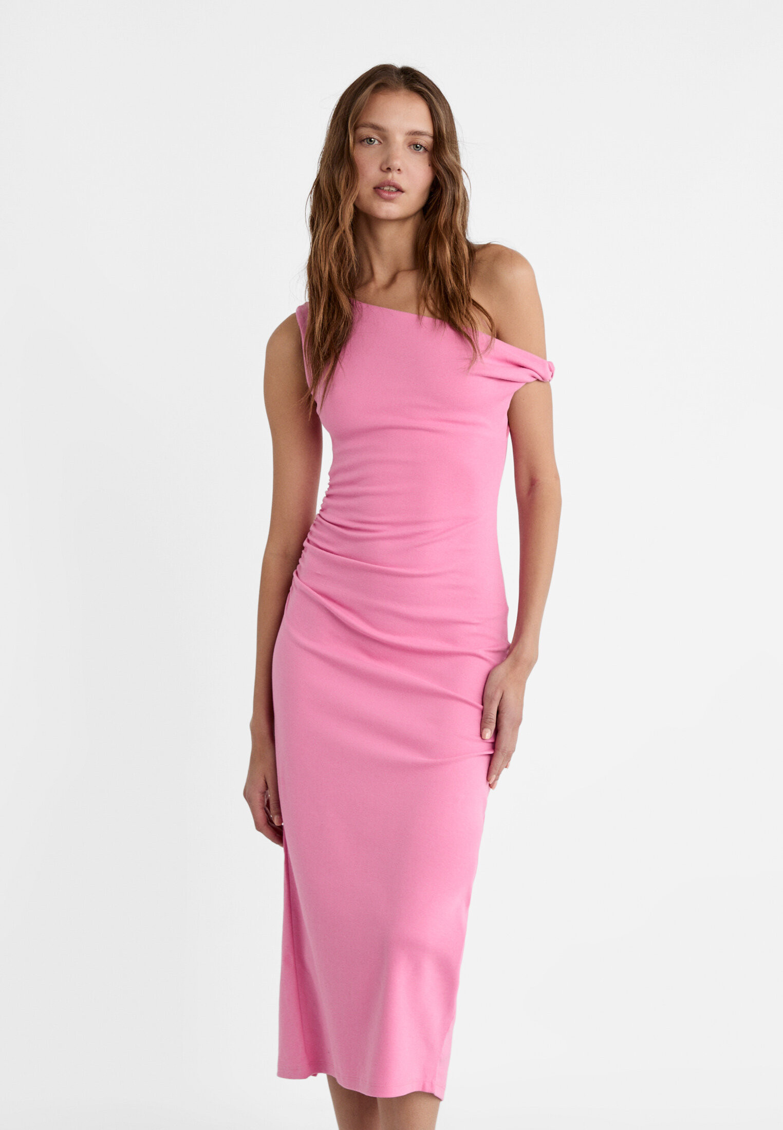 Midi-jurk met asymmetrische hals | Stradivarius (NL)