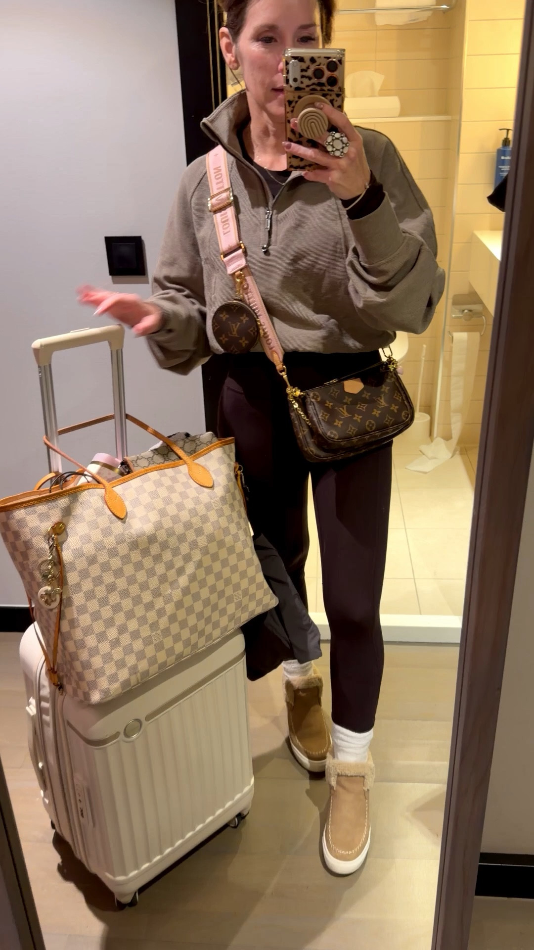 Travel day! Perfect layered athleisure look to stay comfy and move quick between layovers ✈️ 

#LTKdayinmylife #LTKootd #LTKActive