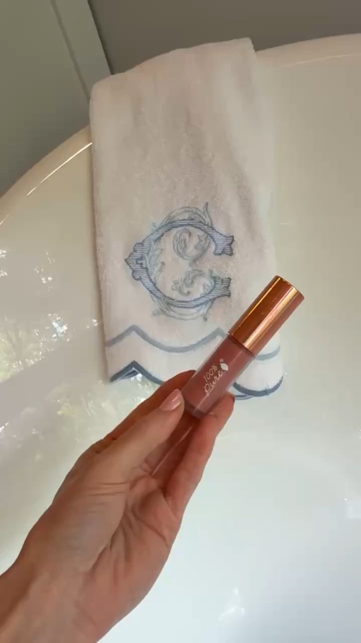 My favorite clean lip gloss that I wear everyday! Would make a great sticking stuffer



Stocking stuffer
Lo Tox 

#LTKBeauty #LTKGiftGuide