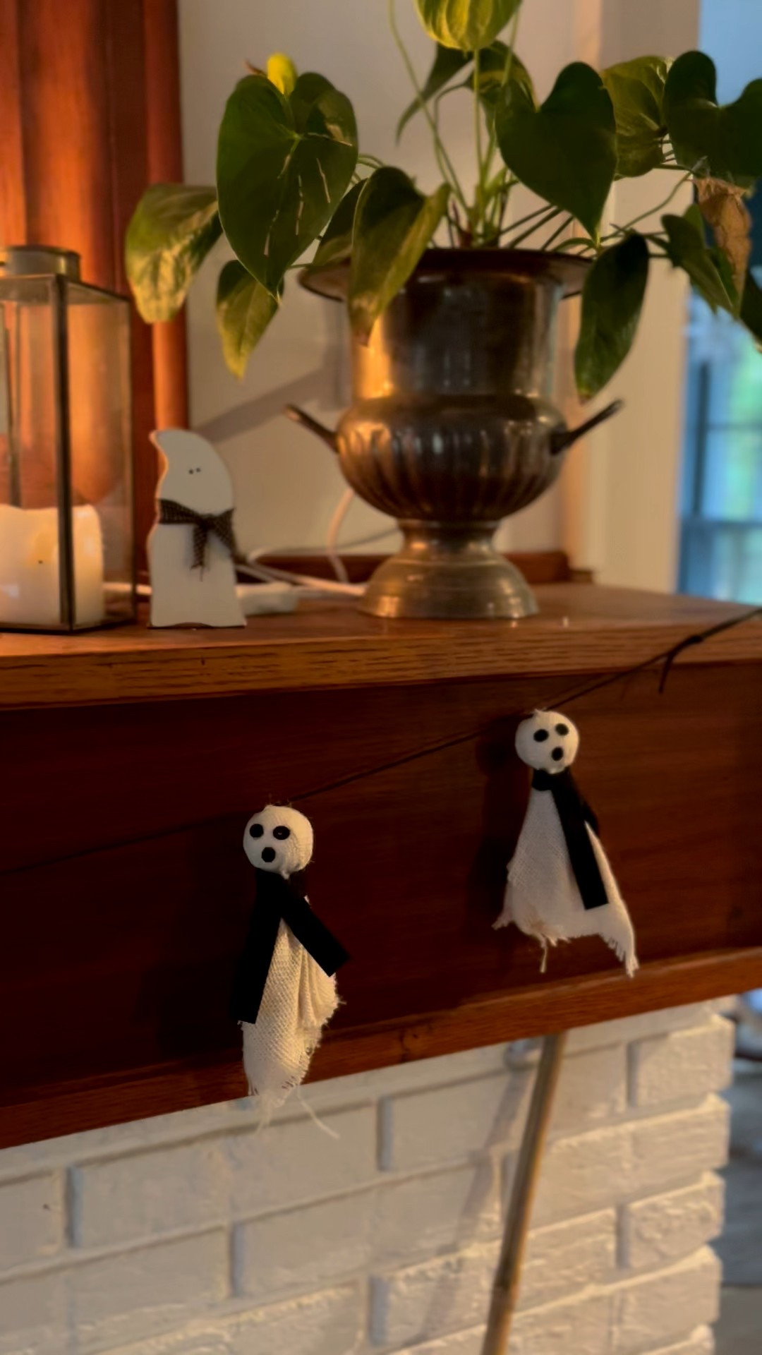 A subtle Halloween feeling with my ghost garland and Mr. Skelly 👻💀

#LTKHalloween #LTKHome #LTKSeasonal