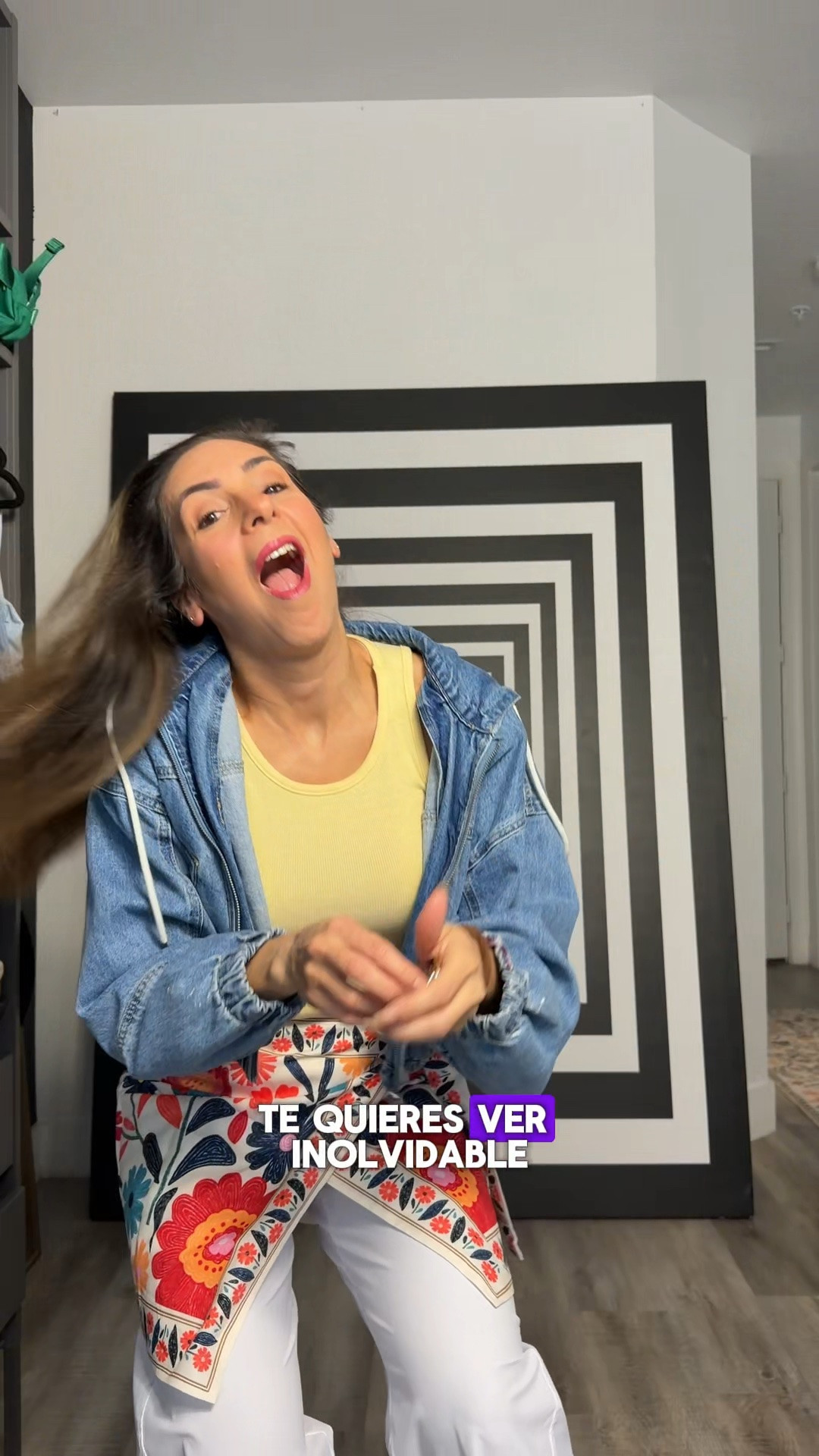 Desde que recibí la faldita, dije estos no me lo voy a poner como no fue la cualquiera me pareció fantástico como un leer para darle profundidad y un toque diferente a tu Outfit. Dime si no estás de acuerdo?