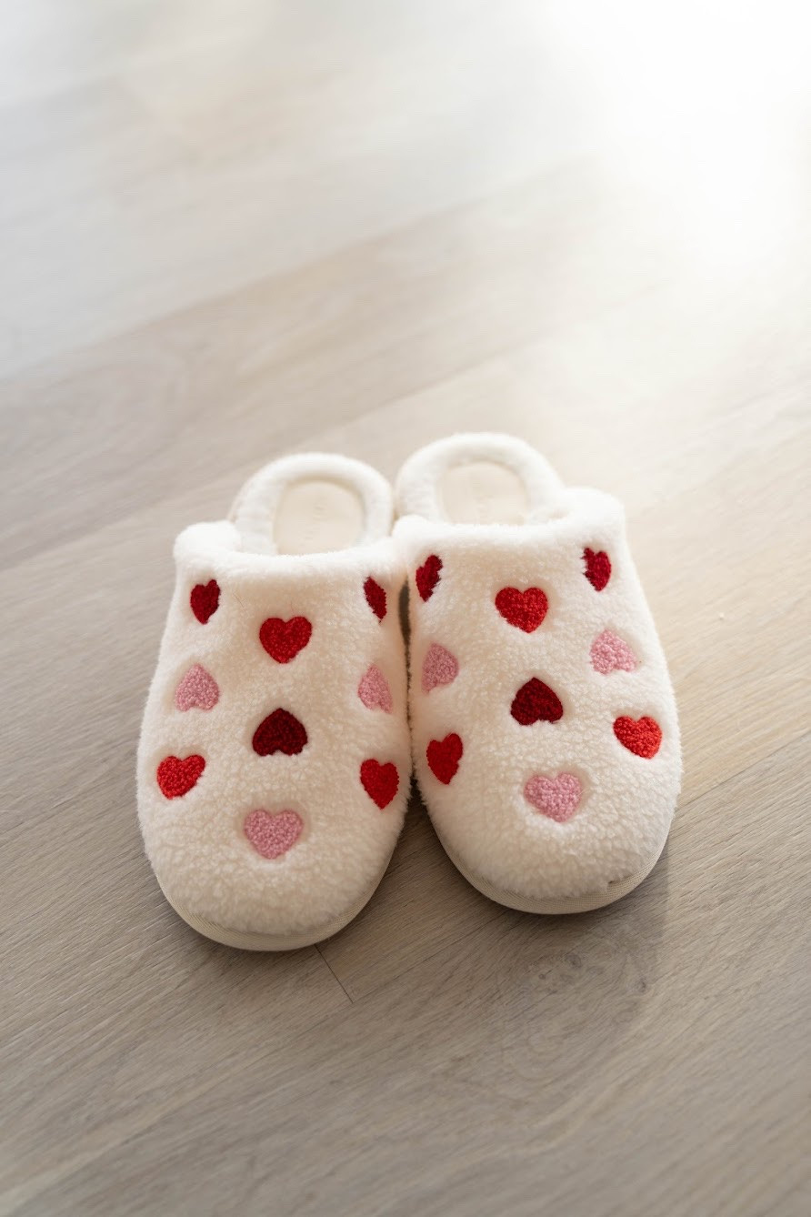 Valentine’s Day slippers

Valentine’s Day gifts  fuzzy slippers  cozy style  shoes 

#LTKootd #LTKgrwm #LTKmomlife