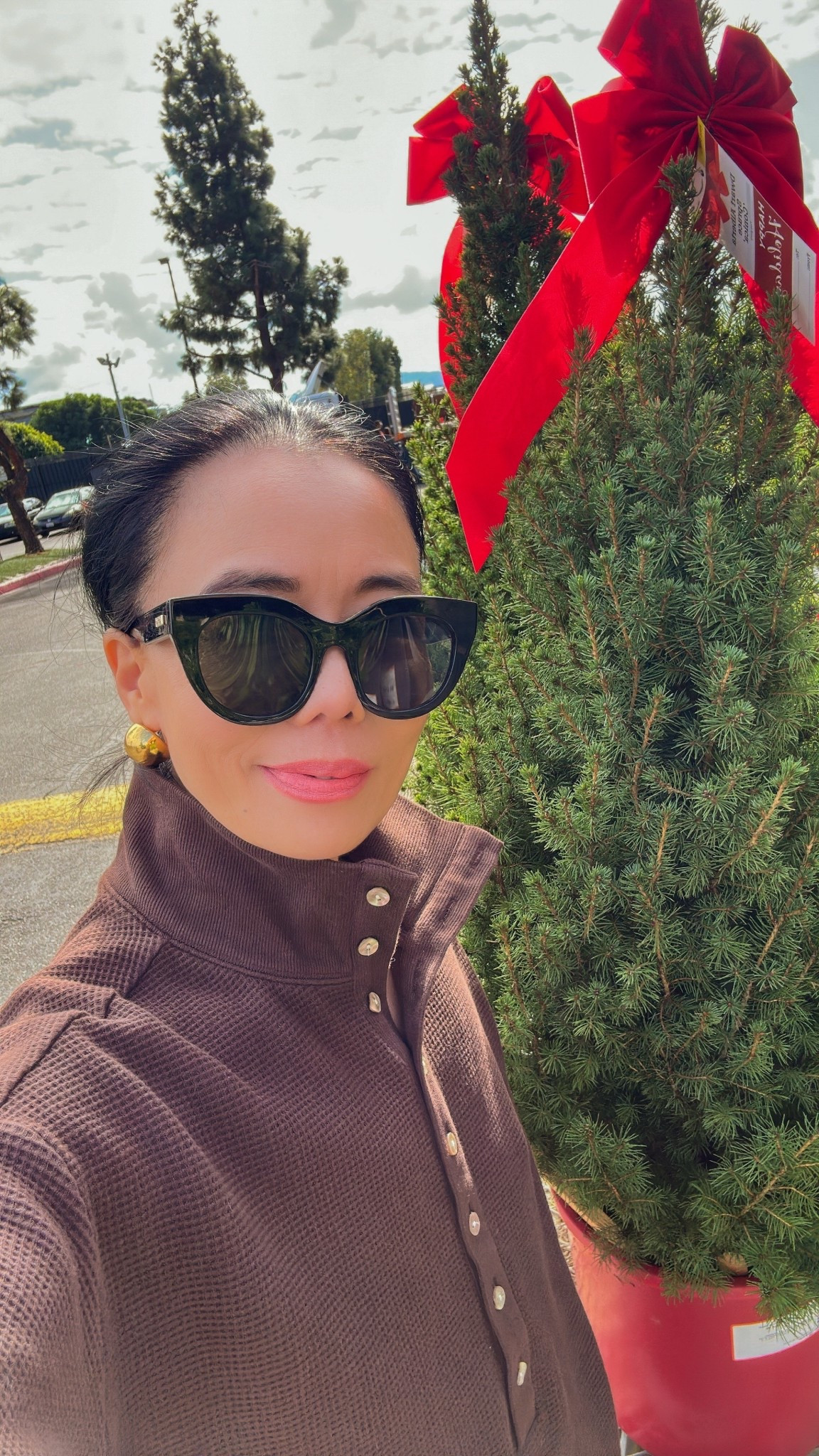 Casual weekend vibes! I’ve been reaching for this long-sleeve on repeat—perfect on its own or layered. Tempted to go back for more colors because it’s that good. 💯

#LTKActive #LTKootd