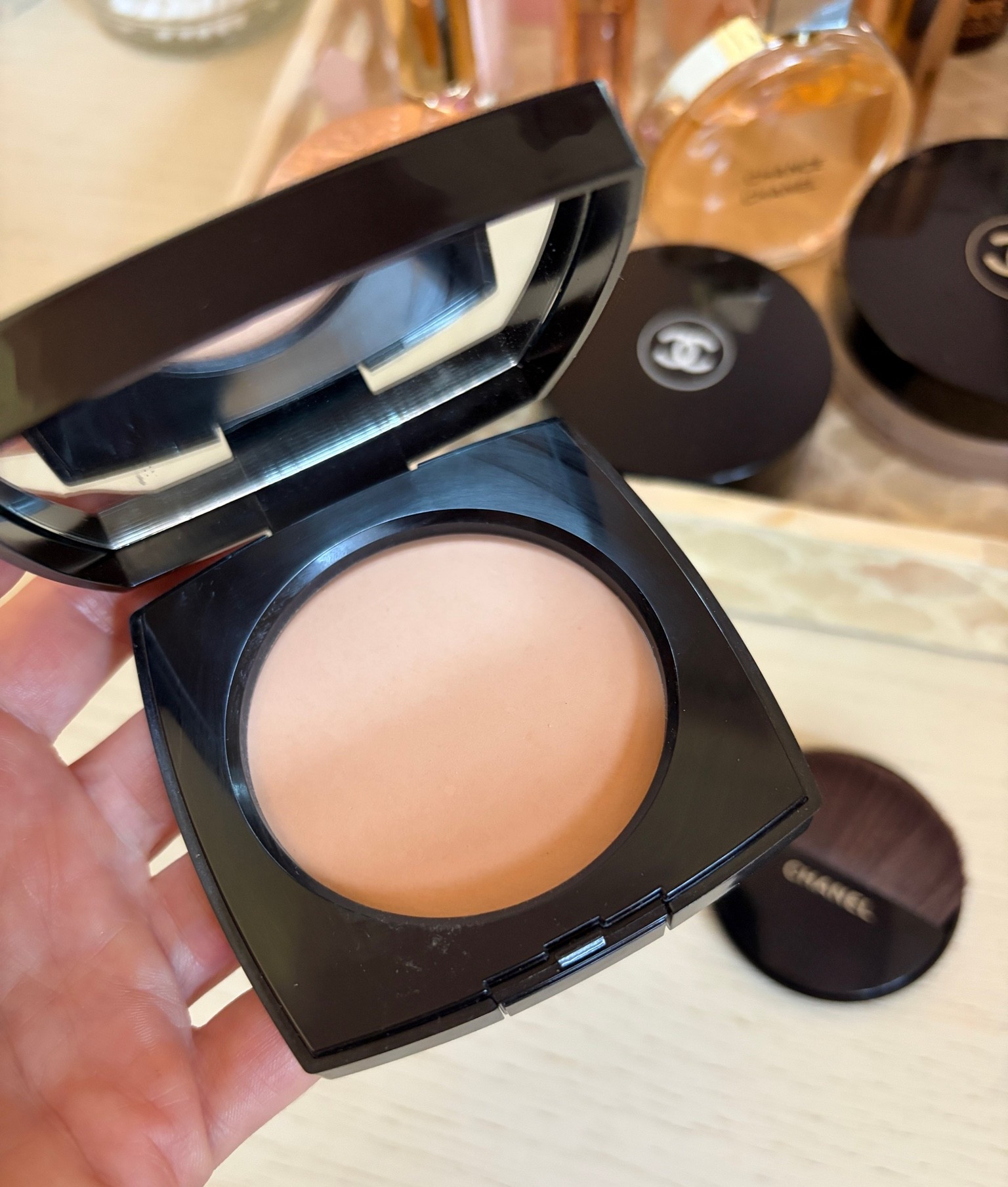 An absolute summer heatwave staple 🌞✨ Currently obsessed with the Chanel Healthy Glow Powder in B20. It's lightweight, keeps my skin beautifully mattified without settling into fine lines, and somehow still gives the most gorgeous subtle glow. The perfect summer makeup essential.

#LTKuk #LTKsummer #LTKbeauty