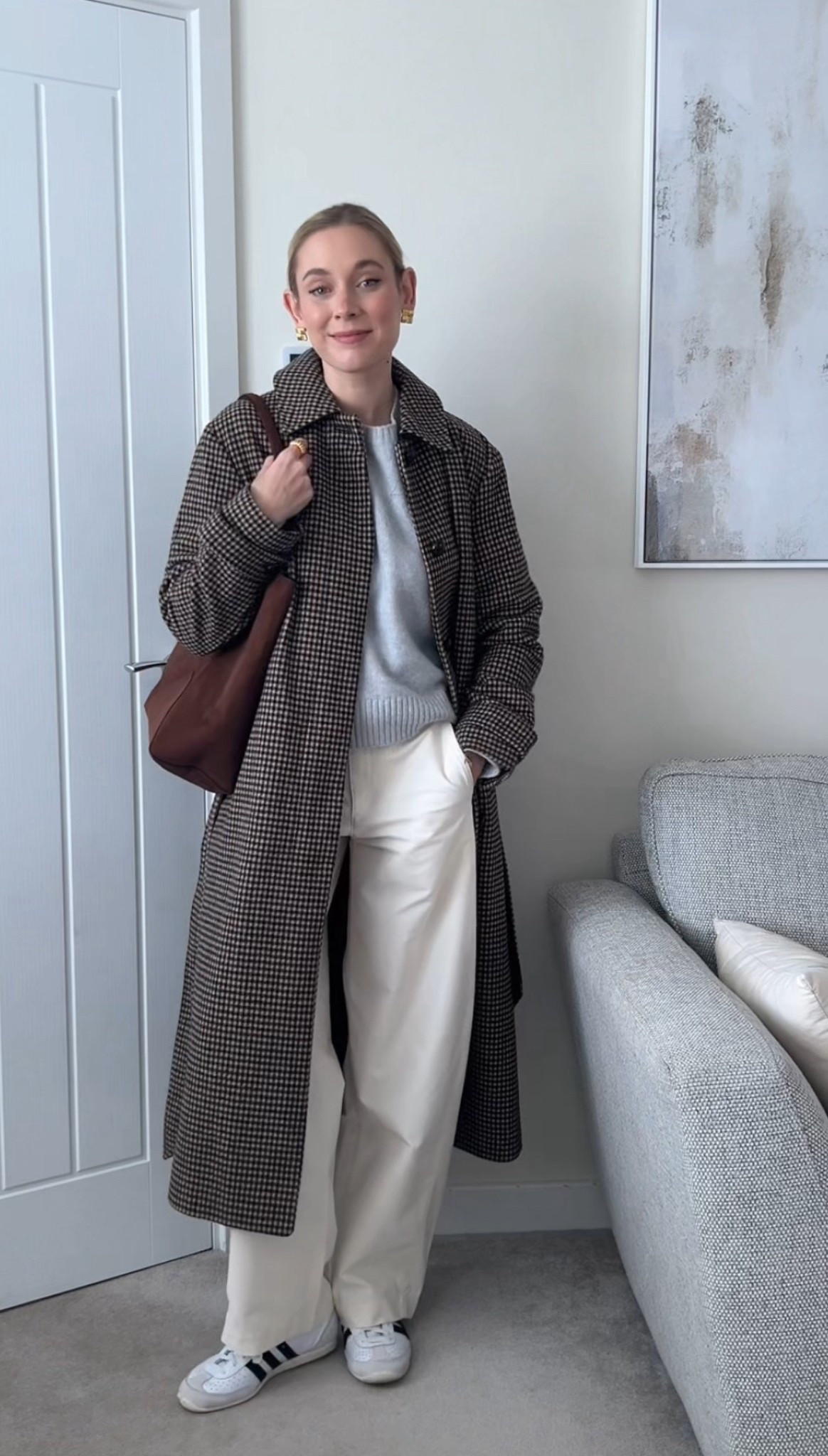 What I’m wearing today as a 32 year old mum of two who loves being comfy but still looking put together 💕✨ these trousers are honesty my favourite addition to my wardrobe this season and I have been living in them 😍 



Minimal outfit, minimal style, chic style, chic mum style, chic mum outfit, mum outfits, winter outfits, barrel leg jeans, jeans outfit, monochrome outfit, Uniqlo knit, jumper outfit 

#LTKstyletip #LTKuk #LTKwinter