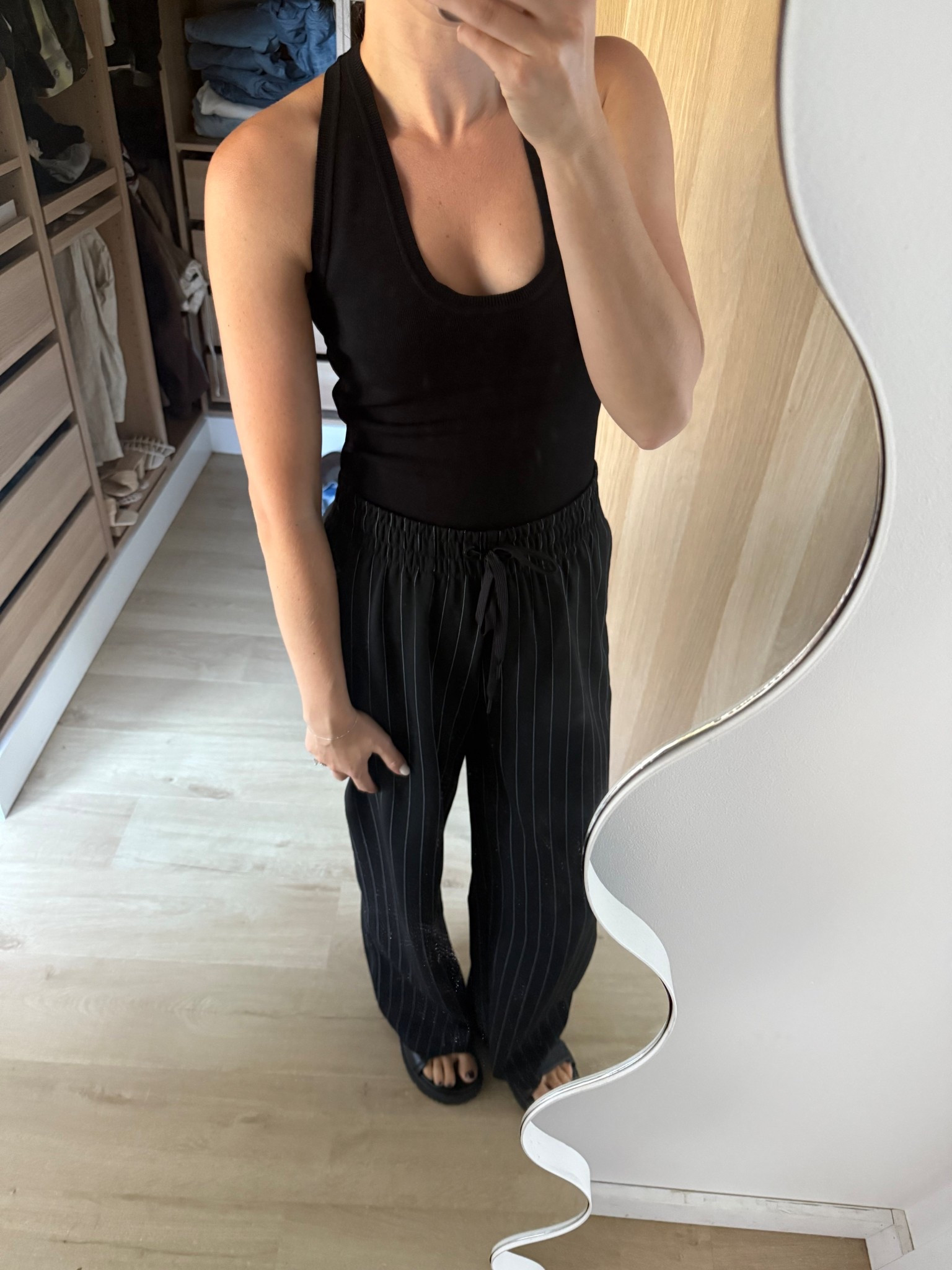 Wearing XS pants, XS tank and 6 jacket. 