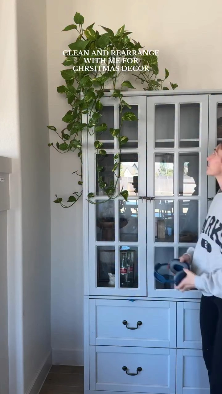 Our home is SO COZY now!! When do you guys put your tree up?