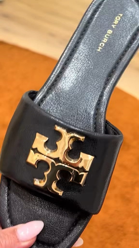 Elevated everyday comfort 🤎 The Tory Burch Eleanor Slide is my go-to for effortless chic—sleek, timeless, and perfect with everything from denim to dresses. A luxury staple you’ll wear on repeat ✨

#LTKStyle #LTKFinds #ToryBurch