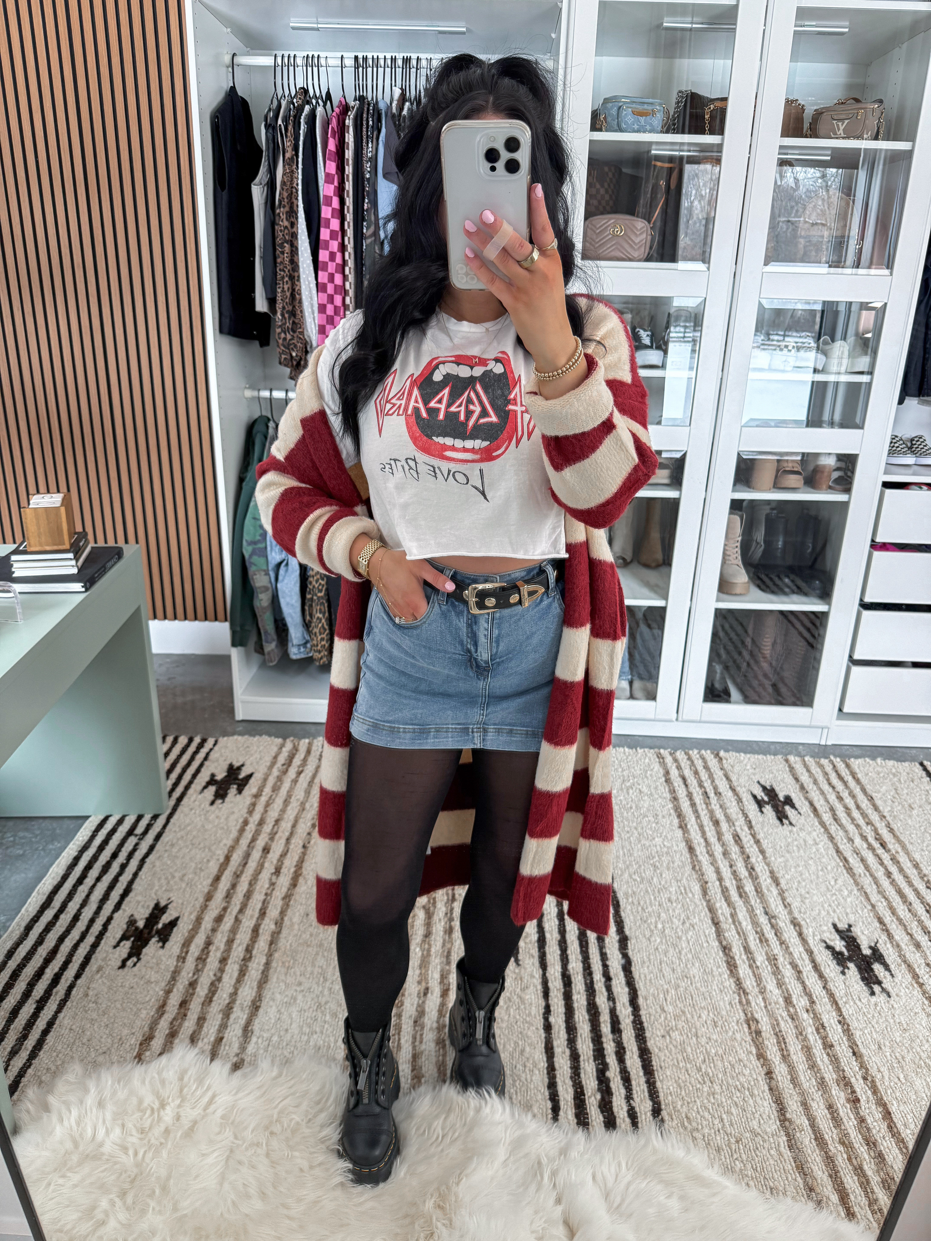 Cute, Cozy & Edgy Outfit Idea 🤍

Cardigan - small
Band Tee - medium
Skort - small
Belt - 27-31
Tights - small

This striped cardigan is the perfect touch to this simple look! Styled it with this cropped band tee & my all time favorite denim skort! Finished the look with some tights and my platform docs (you can leave the tights out once the weather warms up though 👏🏼)

 

 

#LTKootd #LTKBump