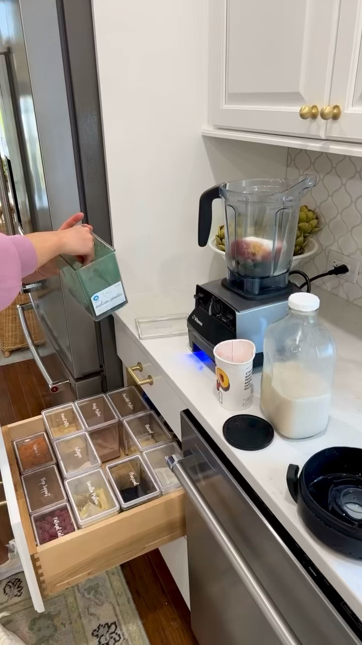 Morning smoothie time with Daily Harvest and Vitamix! 
#smoothie #healthybreakfast #postworkout #glutenfree

#LTKFitness #LTKVideo #LTKActive