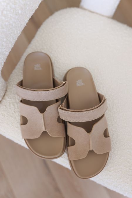 In love with these Target sandals! Look for less! 

Target fashion finds, beige sandals 

#LTKFindsUnder50 #LTKShoeCrush #LTKStyleTip