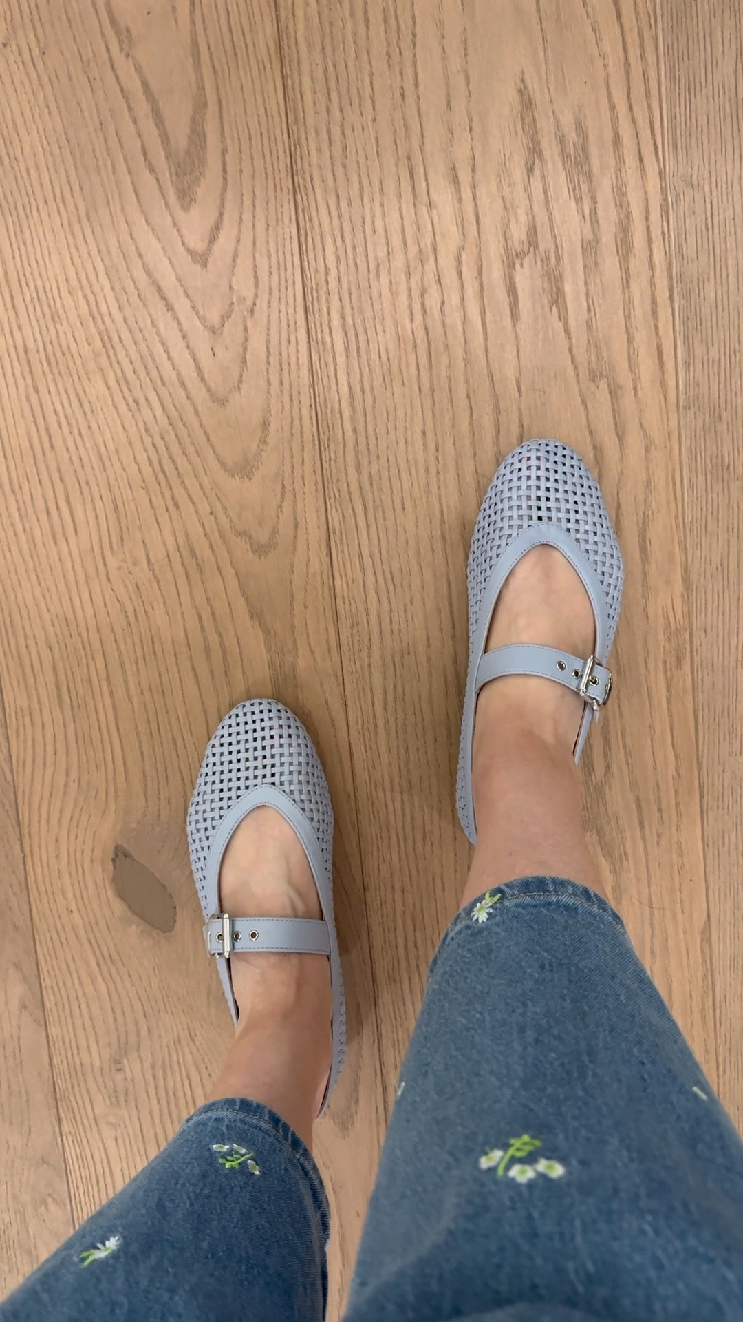 Ballet flats and embroidered barrel jeans for a casual spring outfit ￼

#LTKootd #LTKMidsize #LTKSeasonal