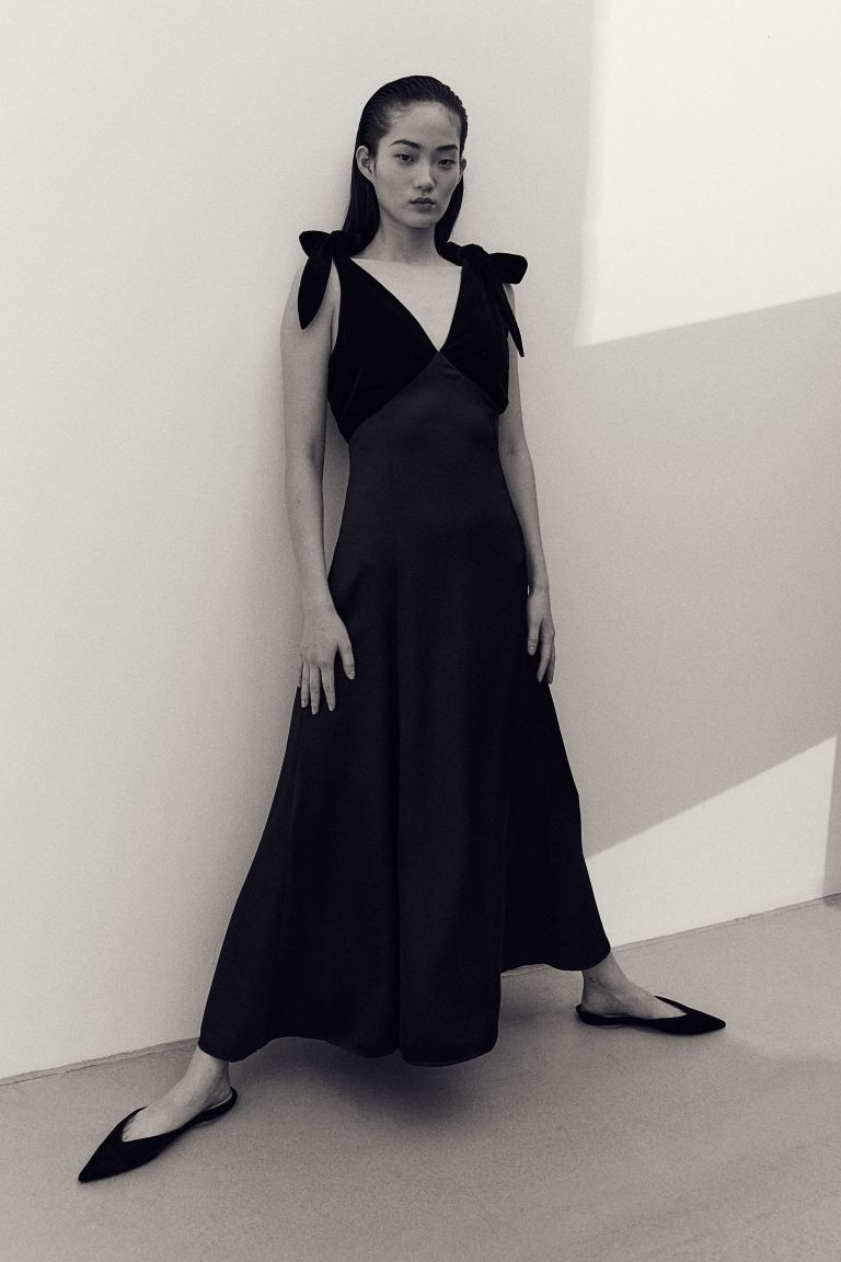 Tie-strap satin dress - Black - Ladies | H&M GB | H&M (UK, MY, IN, SG, PH, TW, HK)