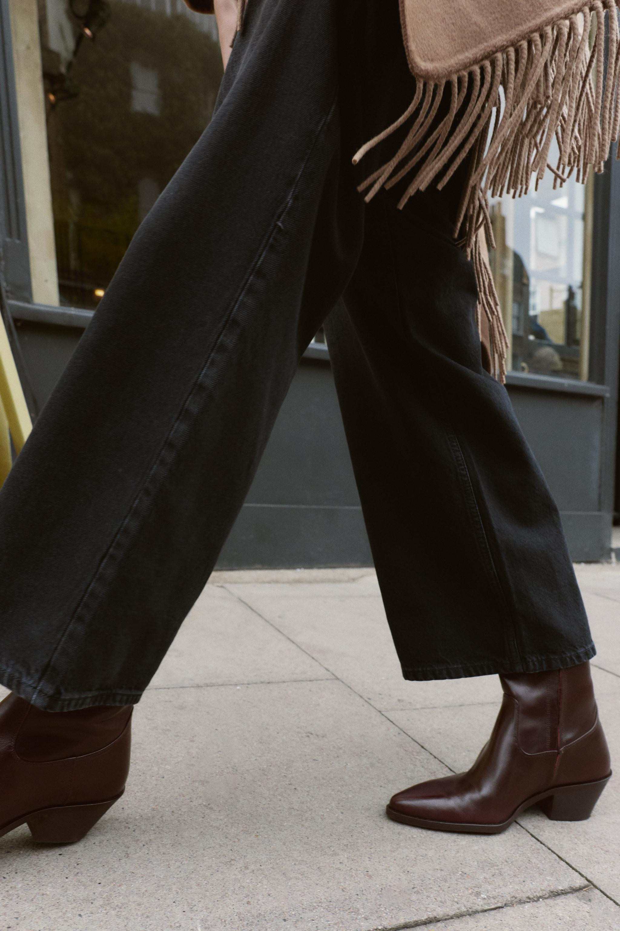 COWBOY-STIEFELETTE AUS LEDER | Zara DE