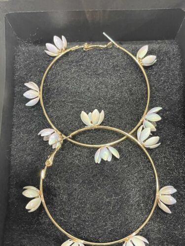 Betsey Johnson Daisy Flower Hoop Earrings MSRP $48 | eBay US