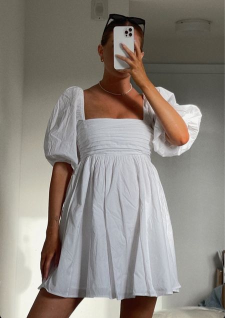 White poplin dress, from Abercrombie & perfect for spring / summer 

Currently 15% + stackable discount code JENREED 