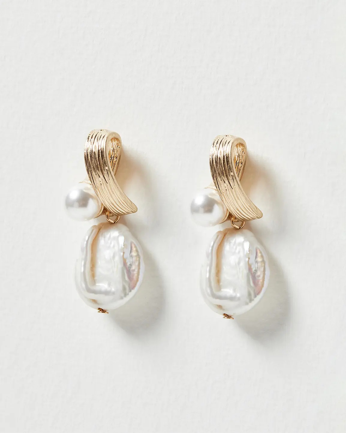 Dovie Textured Loop & Pearl Stud Earrings | Oliver Bonas (Global)