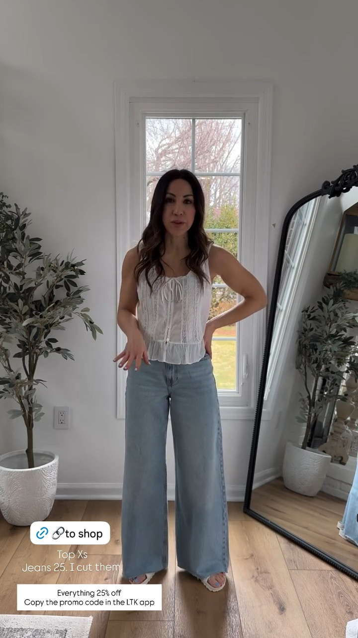 Copy the promo code for 25% off. Xs lace tank. 25 wide leg jeans. I cut them.



#LTKSaleAlert #LTKOver40 #LTKSpringSale