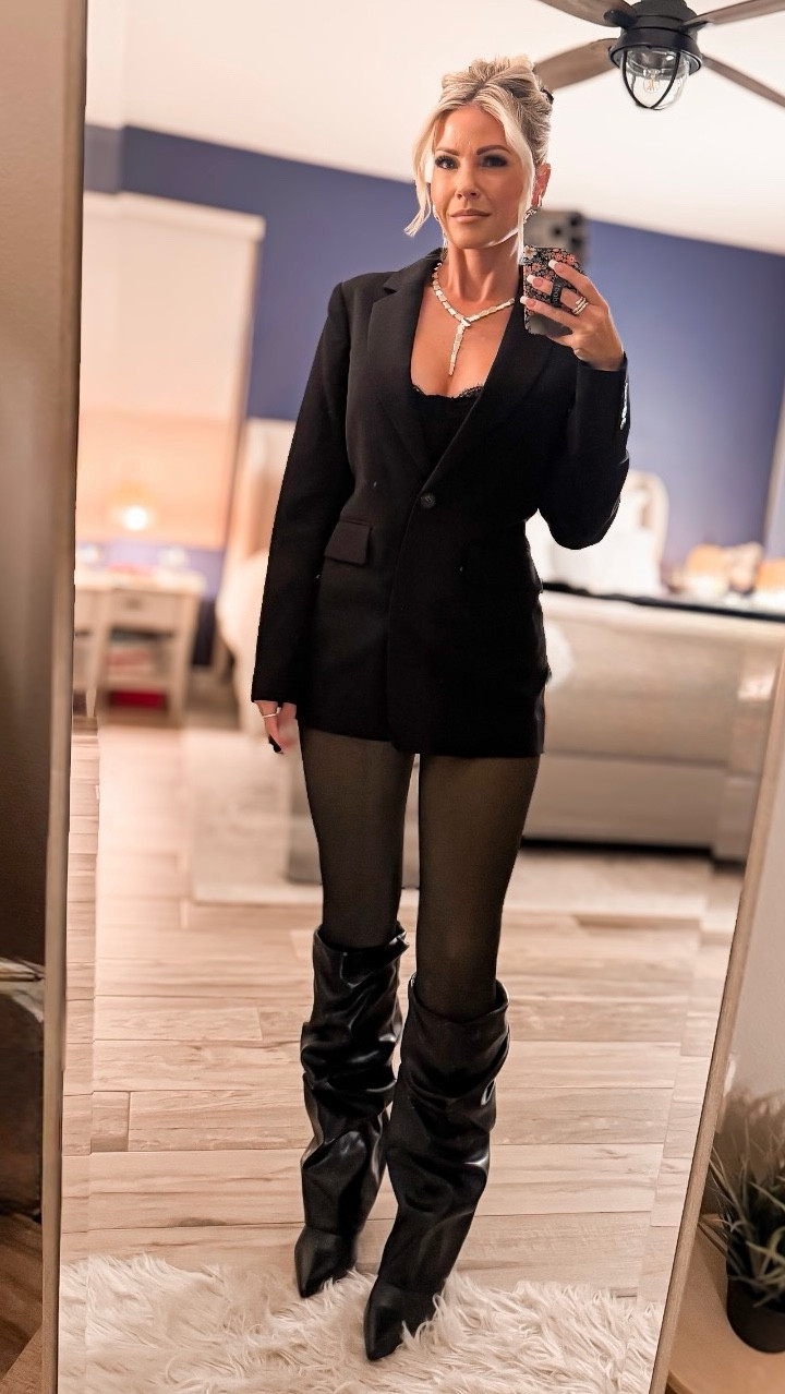 The cutest winter night out outfit!
Blazer Charlie B code: Erin10

#LTKPetite #LTKHoliday #LTKgrwm