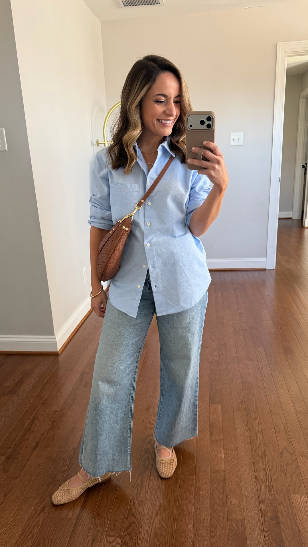 A review of the cropped wide leg jeans from J.Crew Factory that I shared earlier today. These continue to be a favorite I love wearing! 

Jeans (J.Crew Factory): 24 classic (26.5” inseam / 24.5” inseam in petite). Relaxed fit, loosens with wear but holds shape on my hips. True to size. 
T-shirt (Quince): xs 
Button Down (Quince): xs 


#LTKPetite