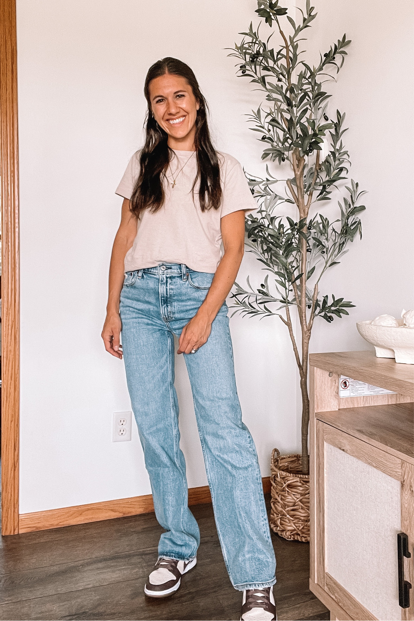 Abercrombie denim 15% off!
Relaxed jeans, wearing 26

Nike sneakers 
Abercrombie and Fitch 
Abercrombie style 
Back to school 
Relaxed tee
Casual outfit 
Fall outfit 


#LTKBacktoSchool #LTKSeasonal #LTKSale