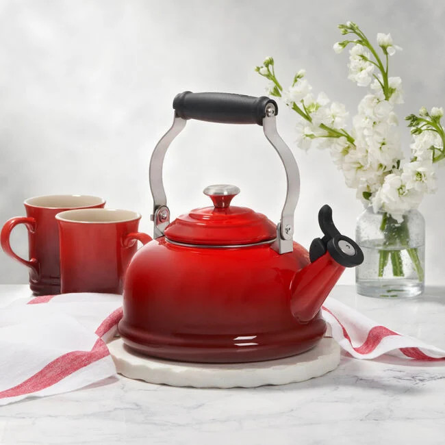 Classic Whistling Kettle | Le Creuset