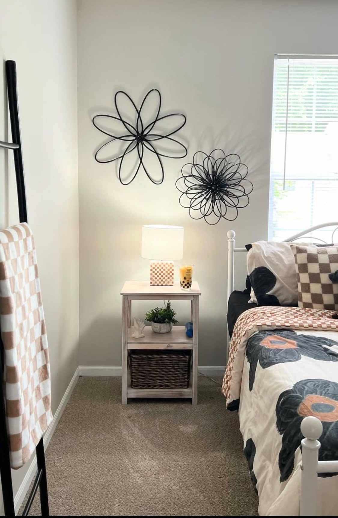 Mixing florals and checking 🥰

#LTKHome #LTKStyleTip