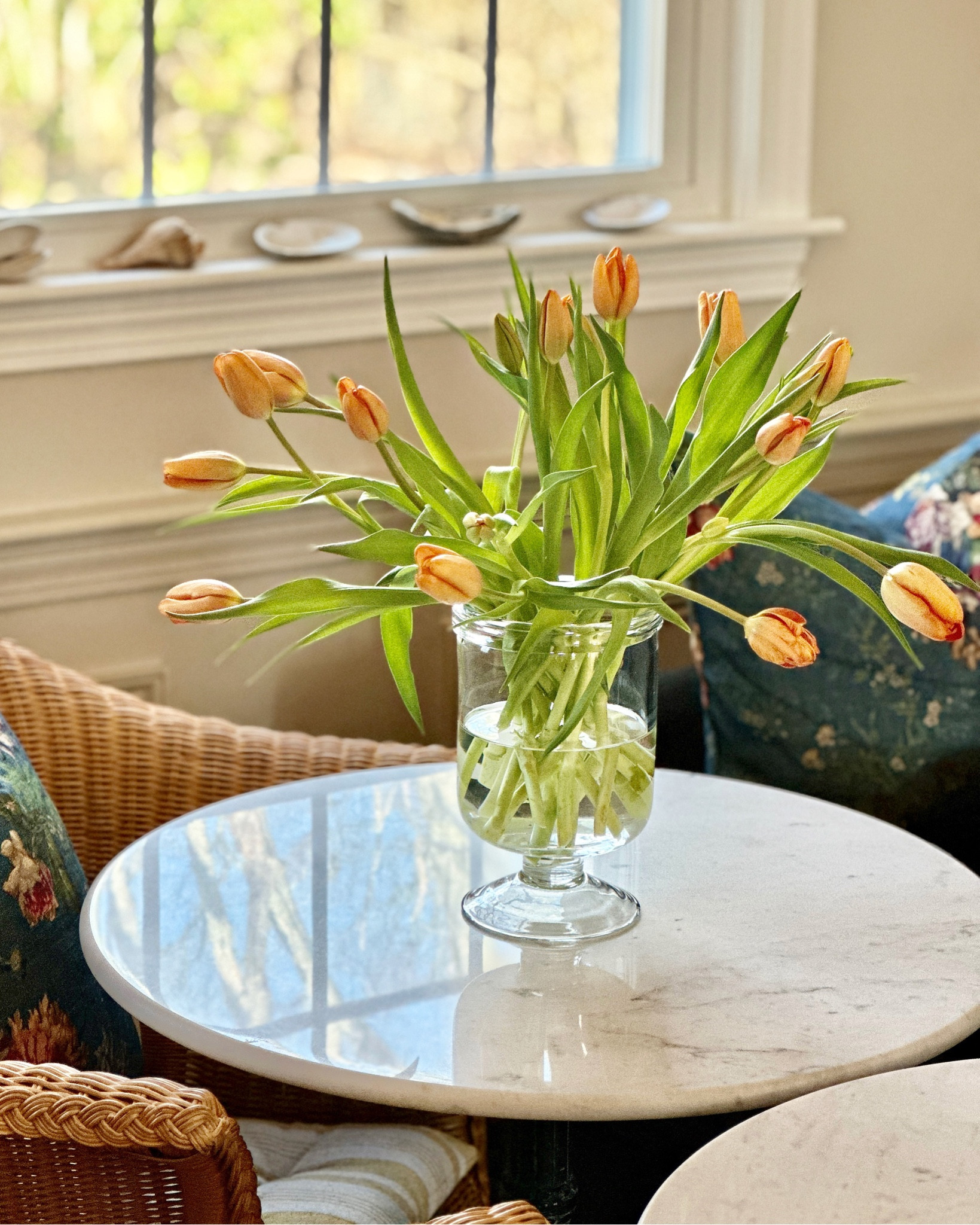 My favorite vase/hurricane with a rolled-lip detail. 🌿