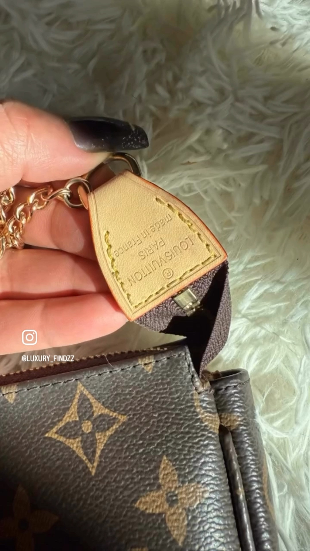 Lf fence finds yellow app dhgate 

#LTKstyletip #LTKwinter #LTKbag