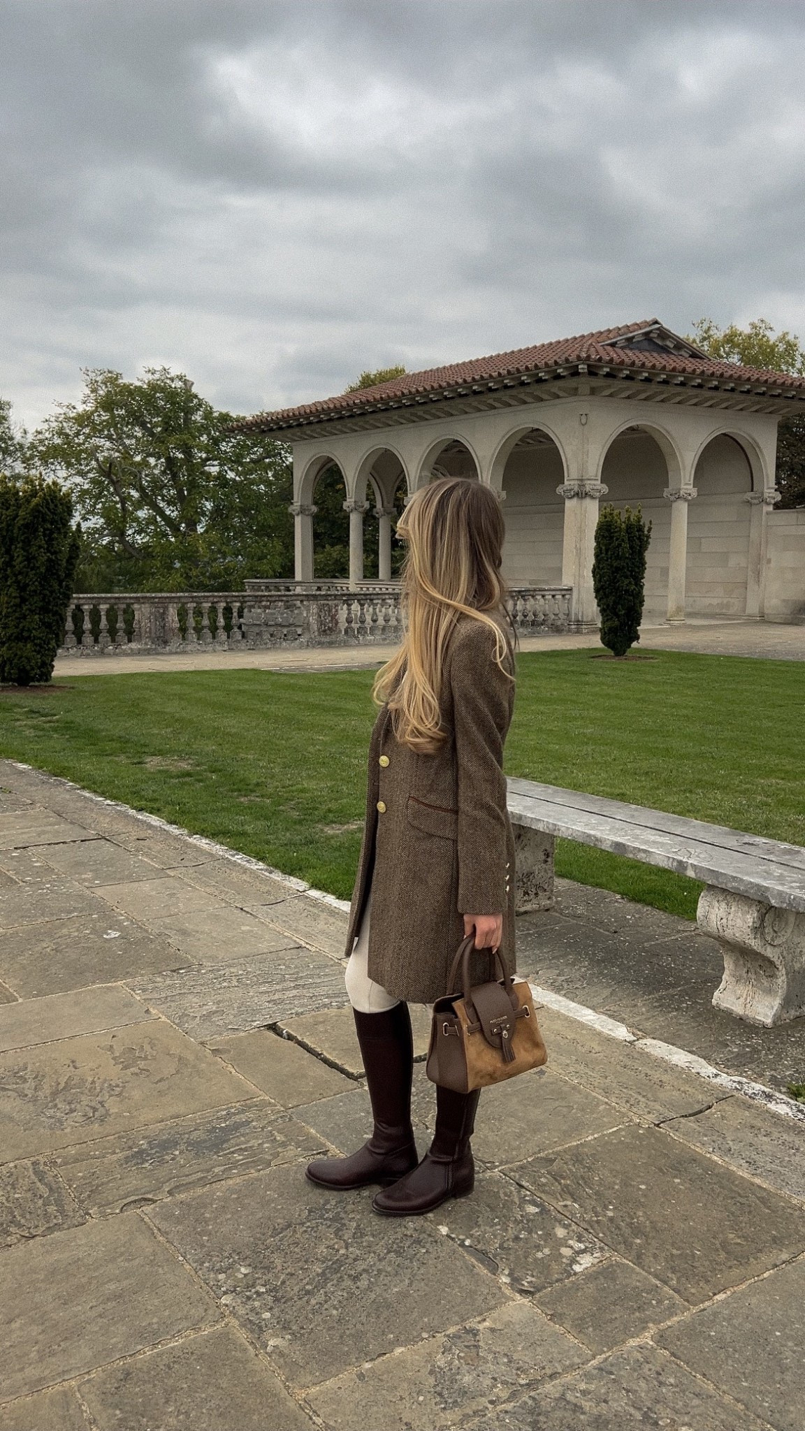 Bag and boots are fairfax&favor
Leggings aavelle 

#LTKootd #LTKHoliday #LTKSeasonal