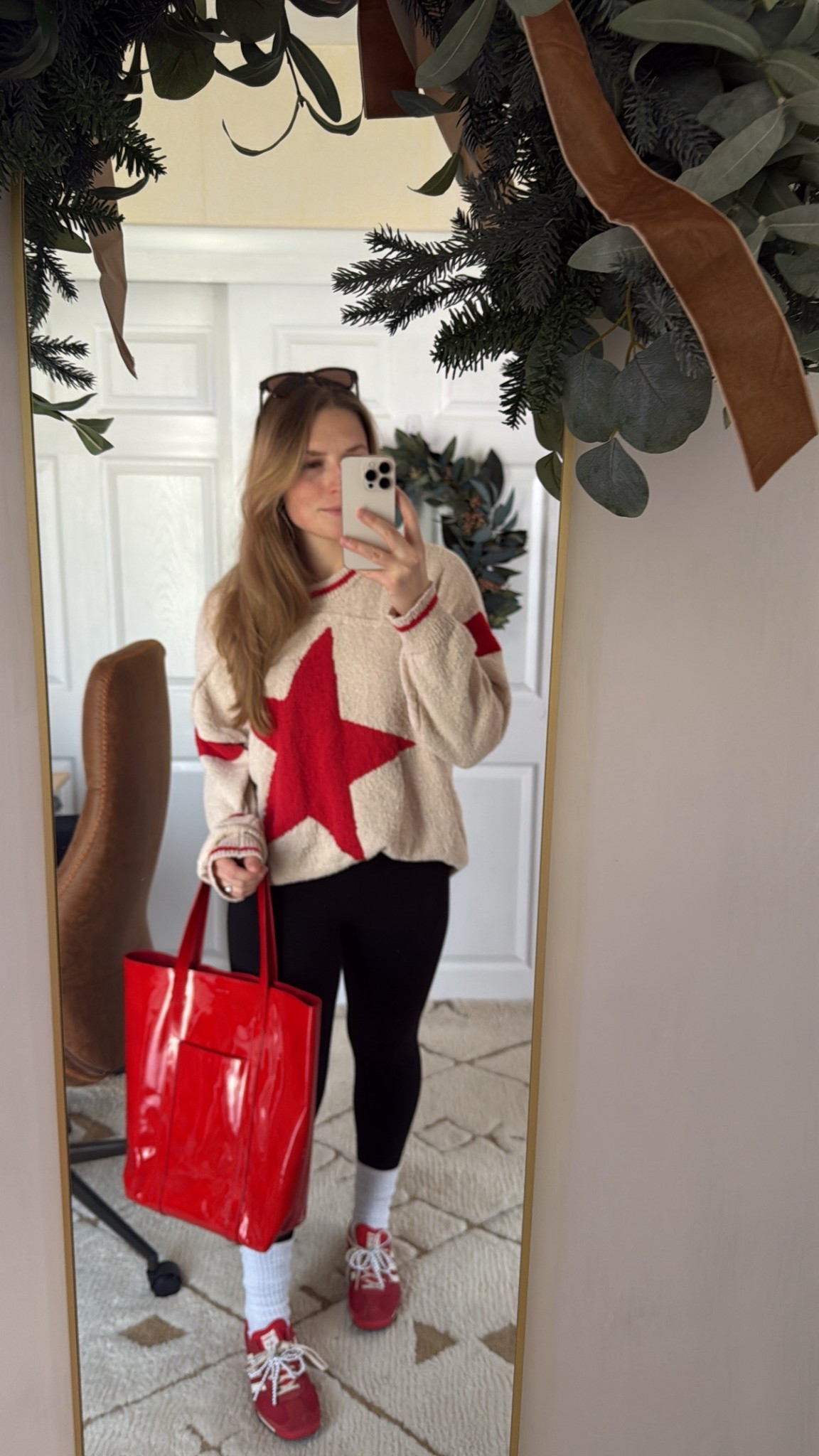 Star pullover, red sneakers, pop
Of red, tote bag, leather bag, leather tote, active 