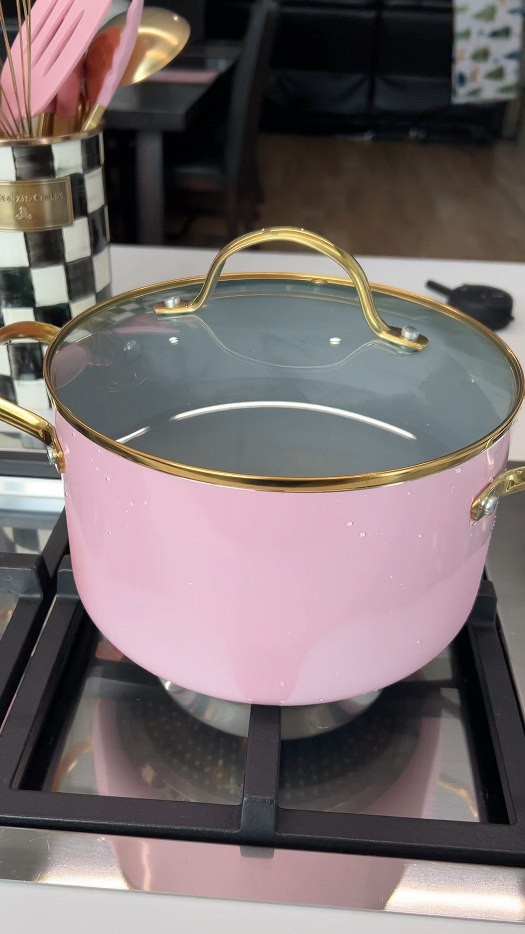 Paris Hilton Epic Nonstick Pots and Pans Set, Multi-Layer Nonstick Coating  Pink