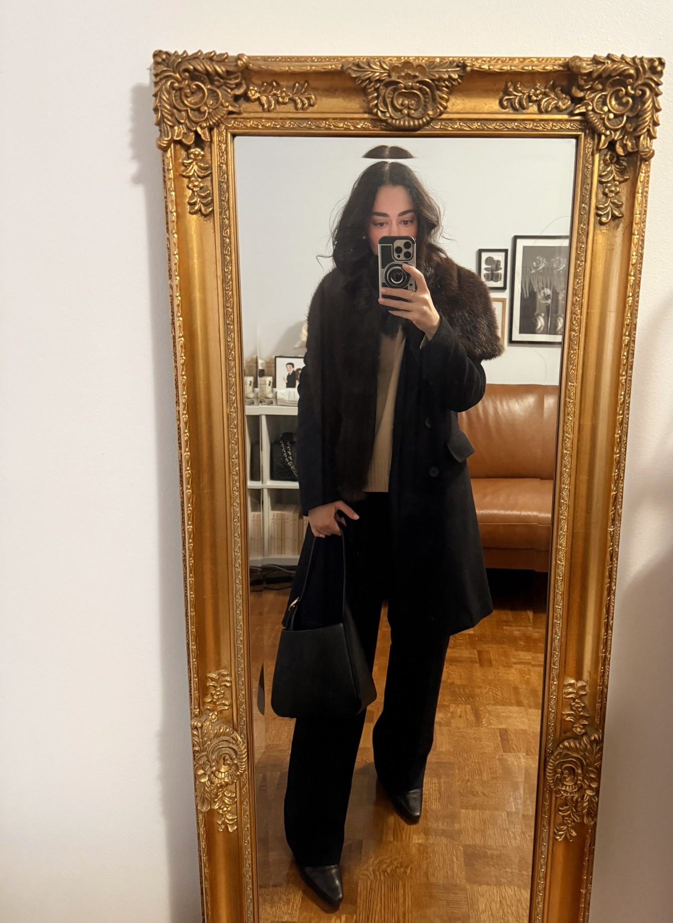 Scarf: Wilfred
Sweater: Sezane
Trousers: Zara
Boots: Massimo Futti
Coat: Wilfred
Bag: Mango

#LTKwinter #LTKcanada