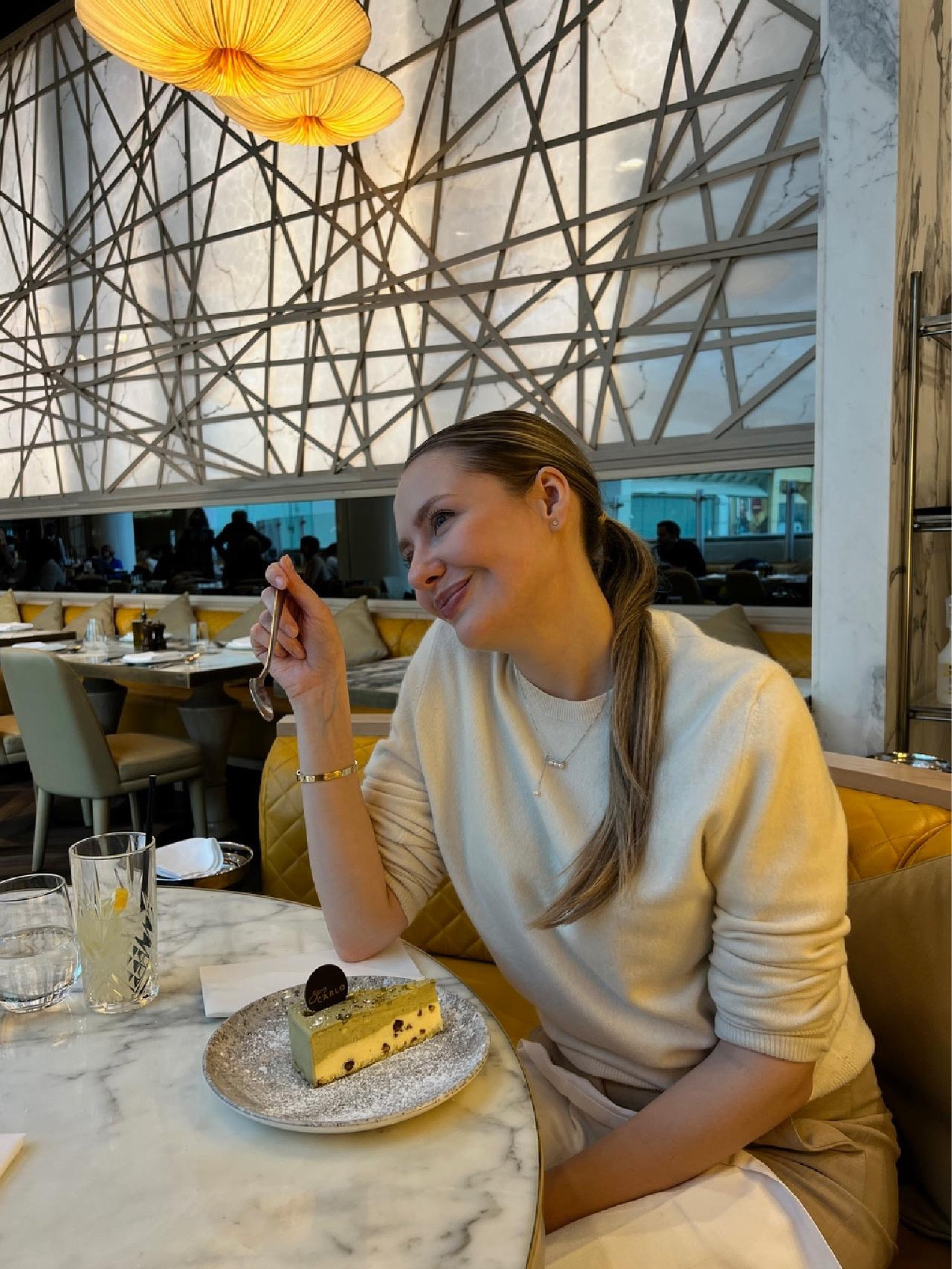 Knit jumper, brown trousers, pearl necklace, gold bracelet

#LTKstyletip #LTKSeasonal #LTKeurope