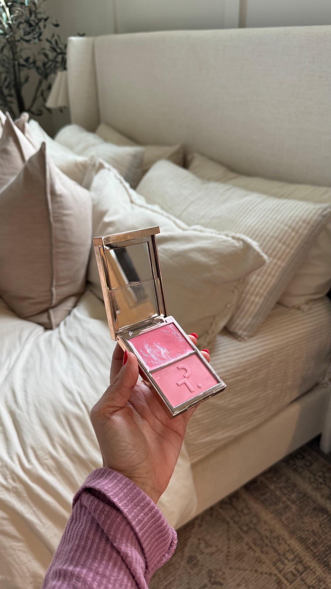  Can’t stop using the blush dup especially the cream! Color is soft pink & linked 💞