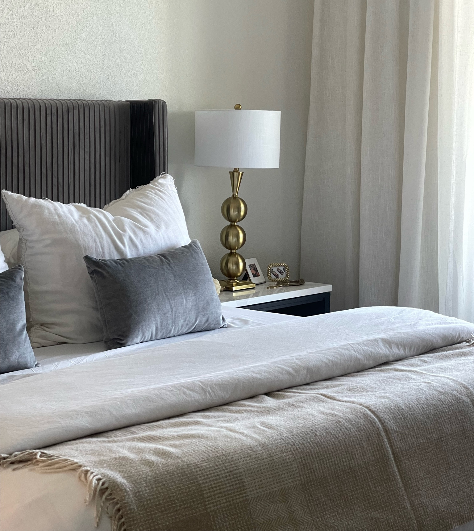 Bedroom Details 😇

#bedroom #bedroomdecor #bedroomstyling #masterbedroom

#LTKHome #LTKSaleAlert #LTKStyleTip