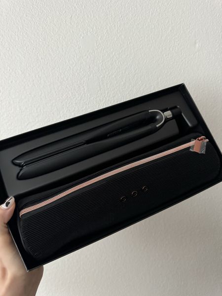 Straightener that adjusts temperature to your hair 