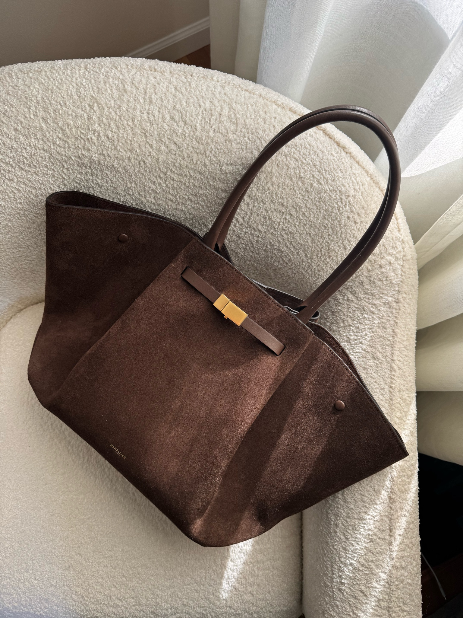 DeMillier New York shoulder bag tote in chocolate brown suede 〰️ chocolate brown bag, brown bag, brown suede bag, tote bagg

#LTKStyleTip #LTKItBag
