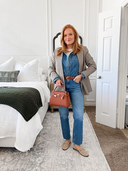 Trying out a little denim on denim👖 added a blazer for a fun way to style this at the office💙

Sizing:
Denim shirt - small
Tshirt - small
Jeans - 27 (TTS)

#LTKfindsunder100 #LTKfindsunder50 #LTKMostLoved