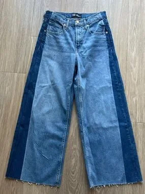 Gap high rise wide leg blue jeans with dark blue vertical stripes
Size 2/26S | Poshmark