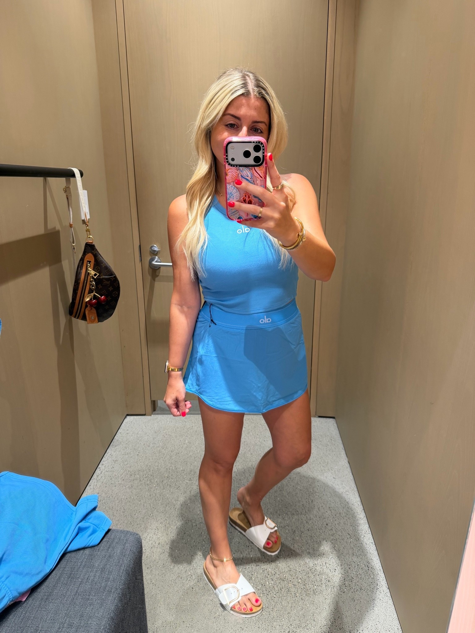 New Alo blue 💙
Size small 
Sandals tts