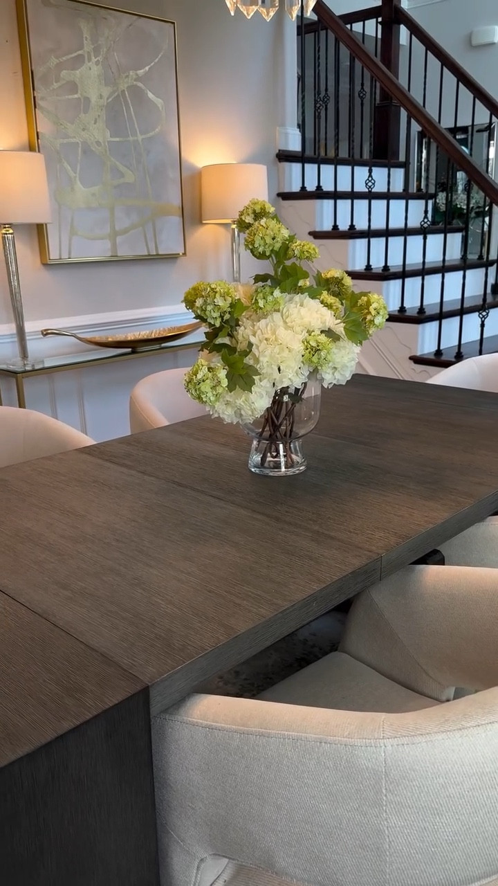 I am loving this new dining room configuration. It definitely made this small space feel a lot larger☺️.

🗣️Follow @dollhouse_interiors for more home decor stylings and inspiration💕

#homedecor #modernglam #beautifulhomes #decorideas #springdecor
