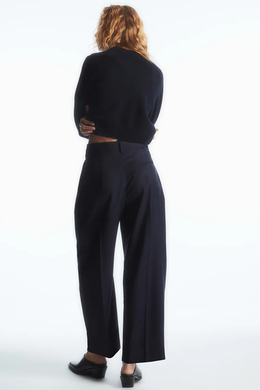 PANTALON BARREL LAINE - BLEU MARINE - Trousers - COS | COS (EU)