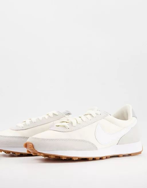 Nike Daybreak W sneakers in summit white/gum | ASOS (Global)